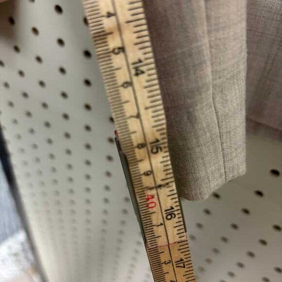 Express Editor Trouser Shorts Neutral Cream Dressy Workwear Sz 2 Low Rise - Picture 6 of 7